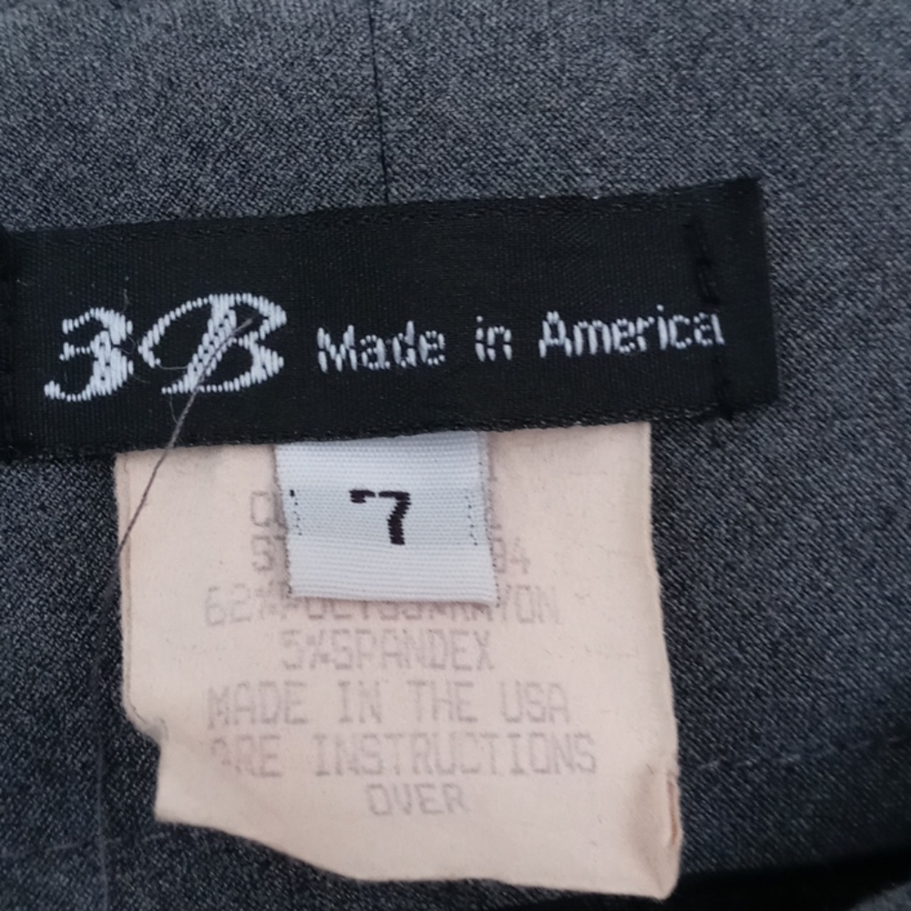 LIKE NEW CUFFED CAPRI DRESS PANTS - Picture 3 of 5
